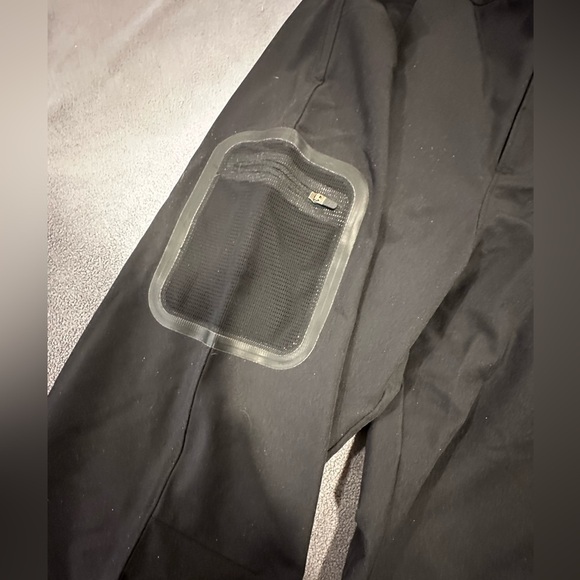 NWOT L.L. Bean Women's Comfort Cycling Capri with Cushioned Inner Short. M Black - Picture 7 of 15